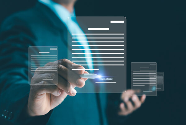 pdf-digital-unterschreiben-mann-digitale-unterschrift-digital-modern